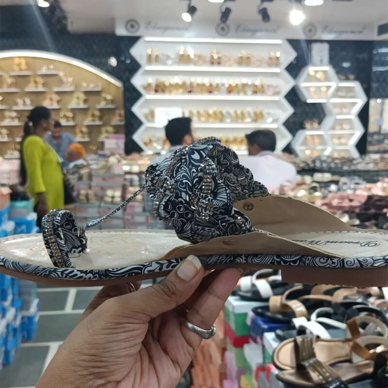 Kolhapuri Chappal For Women’s Under 300/ Best Quality Latest Fashion of Kolhapuri (Black)