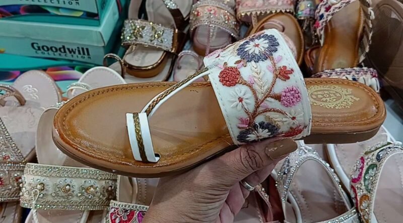 Best Quality Kolhapuri Chappal For Women's Under 299/ Latest Fashion of Kolhapuri (White / brown)
