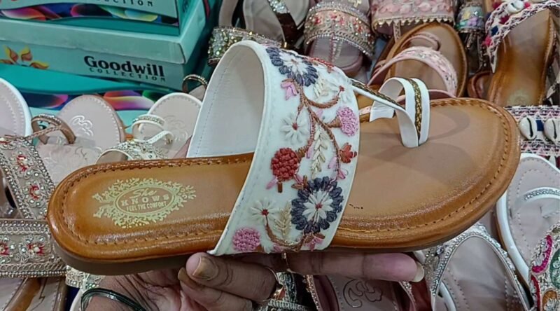 Best Quality Kolhapuri Chappal For Women's Under 299/ Latest Fashion of Kolhapuri (White / brown) - Image 2