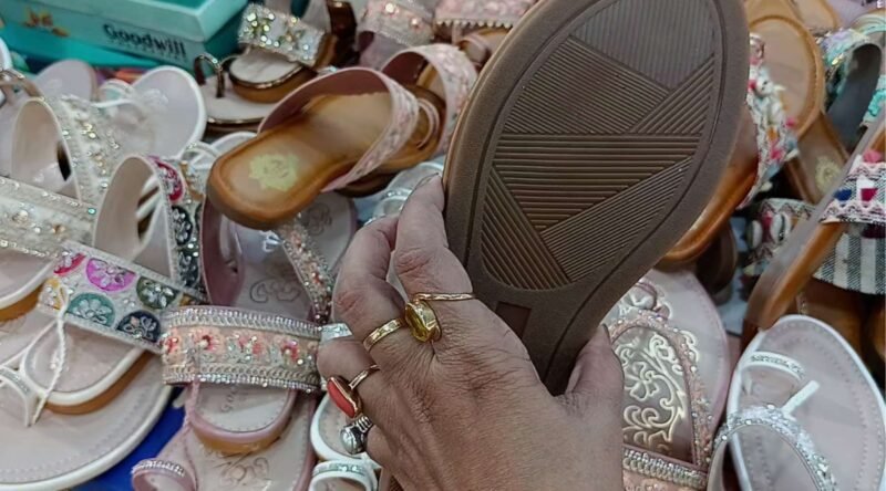 Best Quality Kolhapuri Chappal For Women's Under 299/ Latest Fashion of Kolhapuri (Soft Light Green / brown) - Image 3