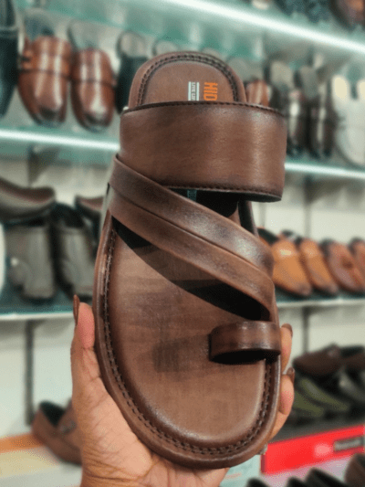 Toe ring brown sandal for men looks like leather slipper