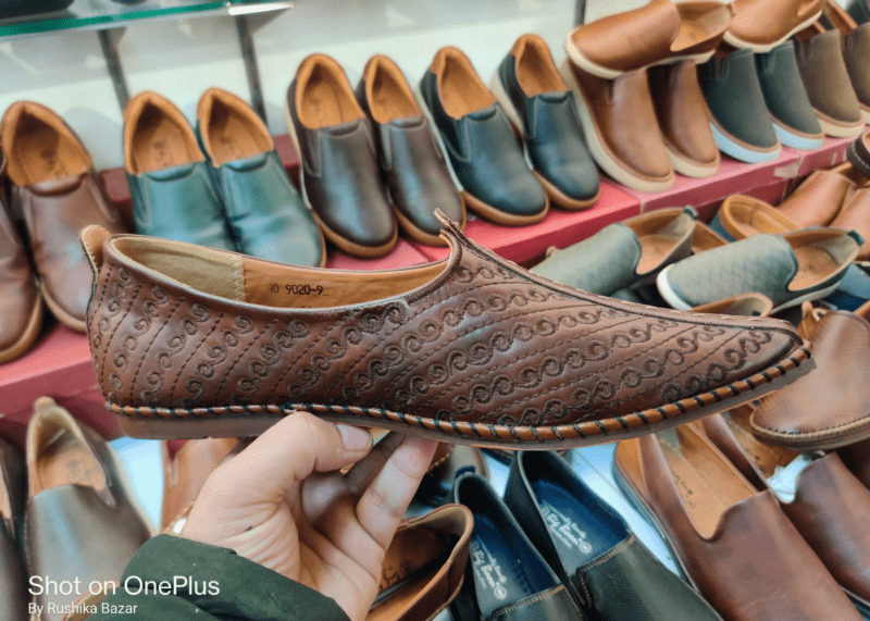 Handcrafted Rajasthani Mojari Jutti for Men – Traditional Leather Ethnic Footwear with Intricate Patterns