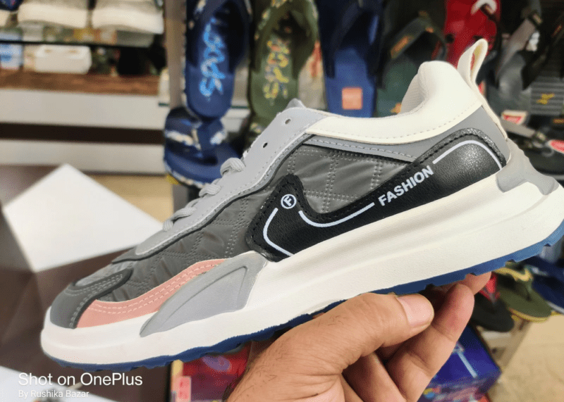 Sports shoes in multicolor lace up, soft and light weight