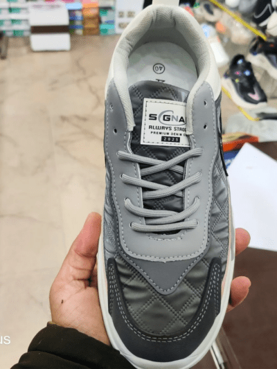 Sports shoes in multicolor lace up, soft and light weight