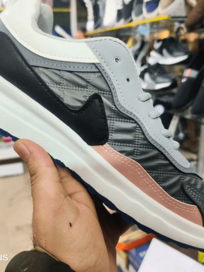 Sports shoes in multicolor lace up, soft and light weight