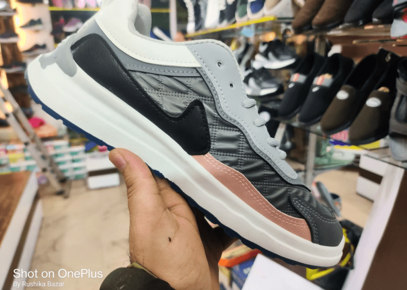 Sports shoes in multicolor lace up, soft and light weight