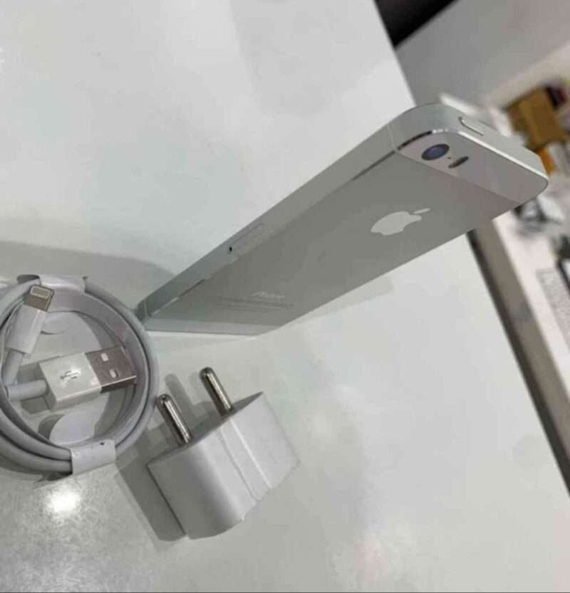 Apple iPhone 5s 16Gb Mobile Phone - Silver Refurbished - Image 2