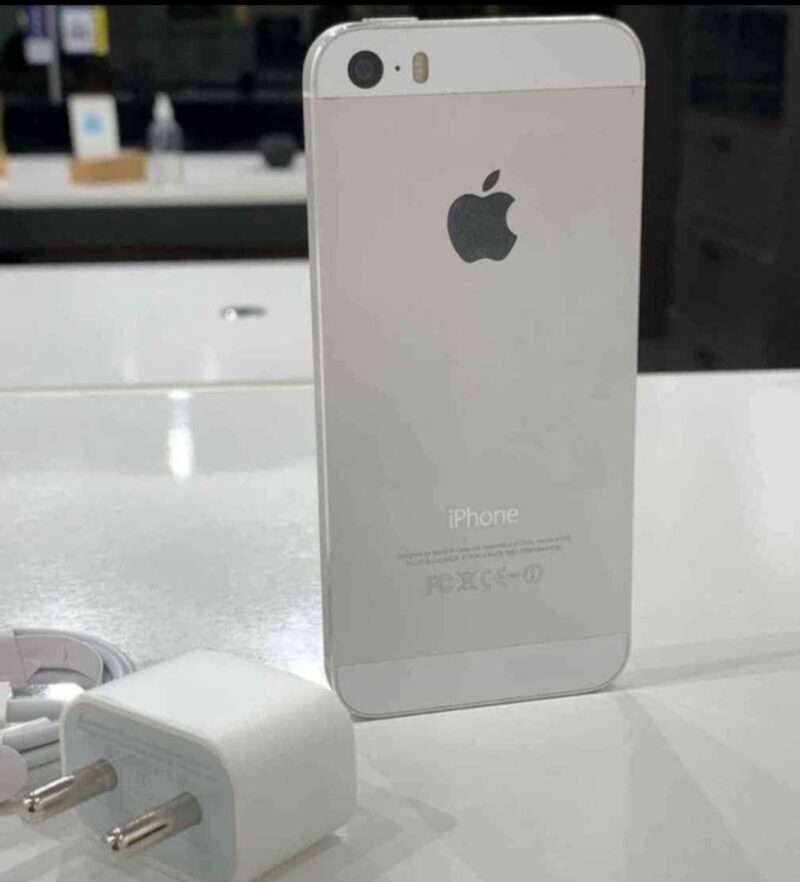 Apple iPhone 5s 16Gb Mobile Phone - Silver Refurbished